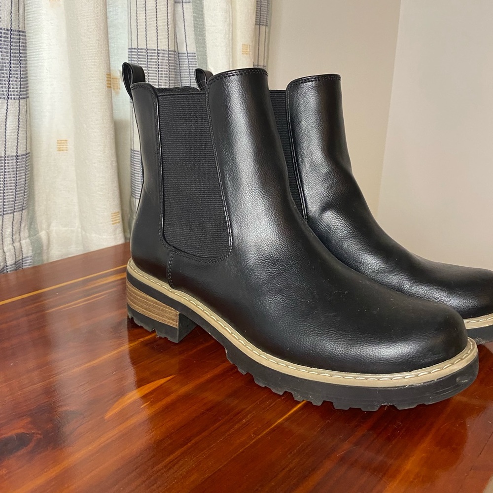 Target Chelsea Boot size 9